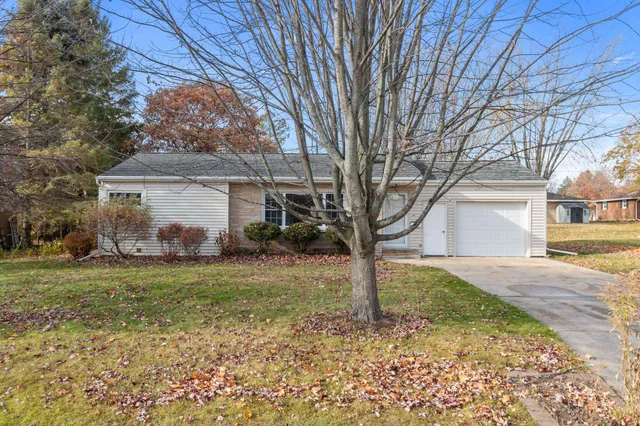 $199,900 | 815 Sunset Avenue, Algoma, WI 54201