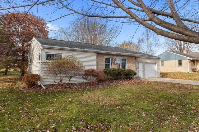 $199,900 | 815 Sunset Avenue, Algoma, WI 54201