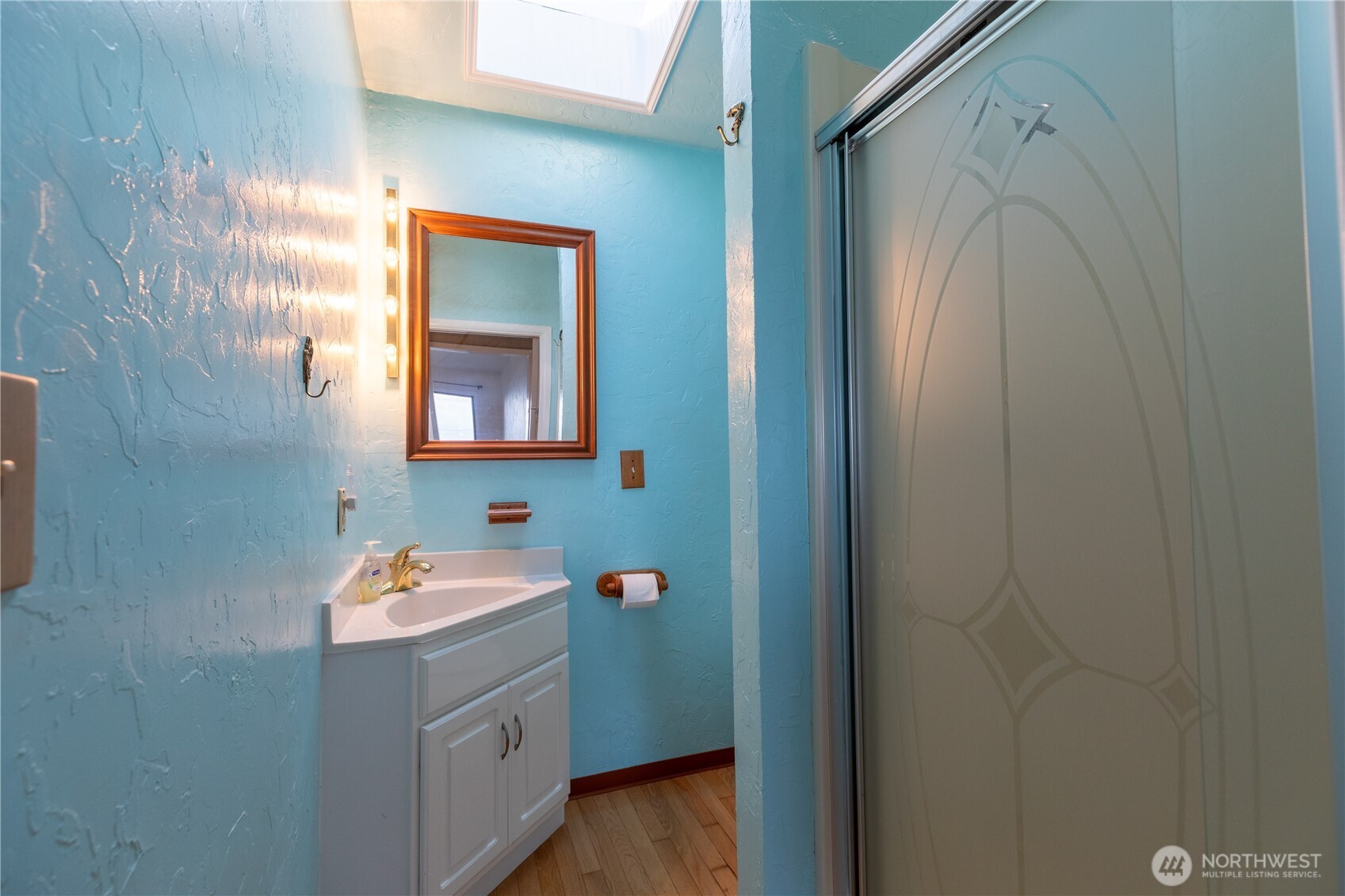 90 Dawnsridge Road Sekiu, WA 98381 - Photo 25 of 40 a bathroom with a sink and a mirror