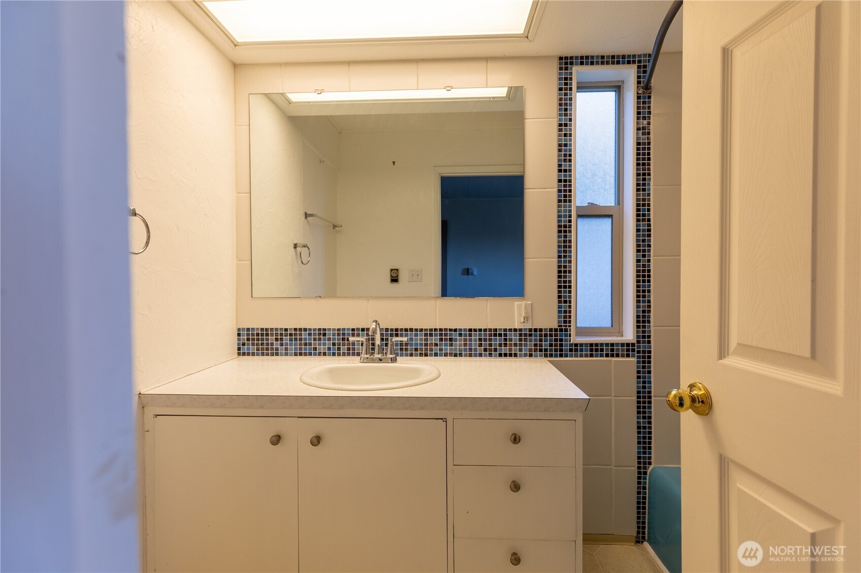 90 Dawnsridge Road Sekiu, WA 98381 - Photo 30 of 40 a bathroom with a sink and a mirror