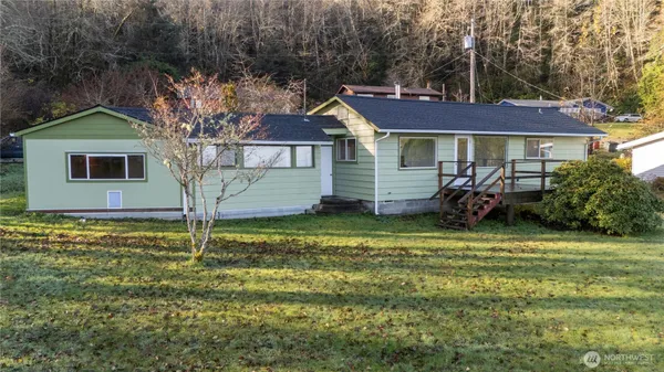 a view of a house with a yard and plants