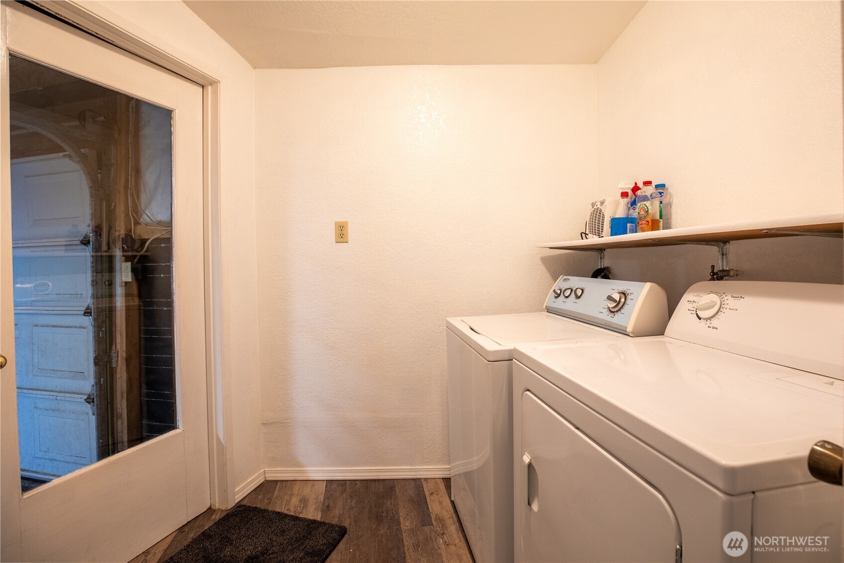 90 Dawnsridge Road Sekiu, WA 98381 - Photo 8 of 40 a utility room with dryer and washer