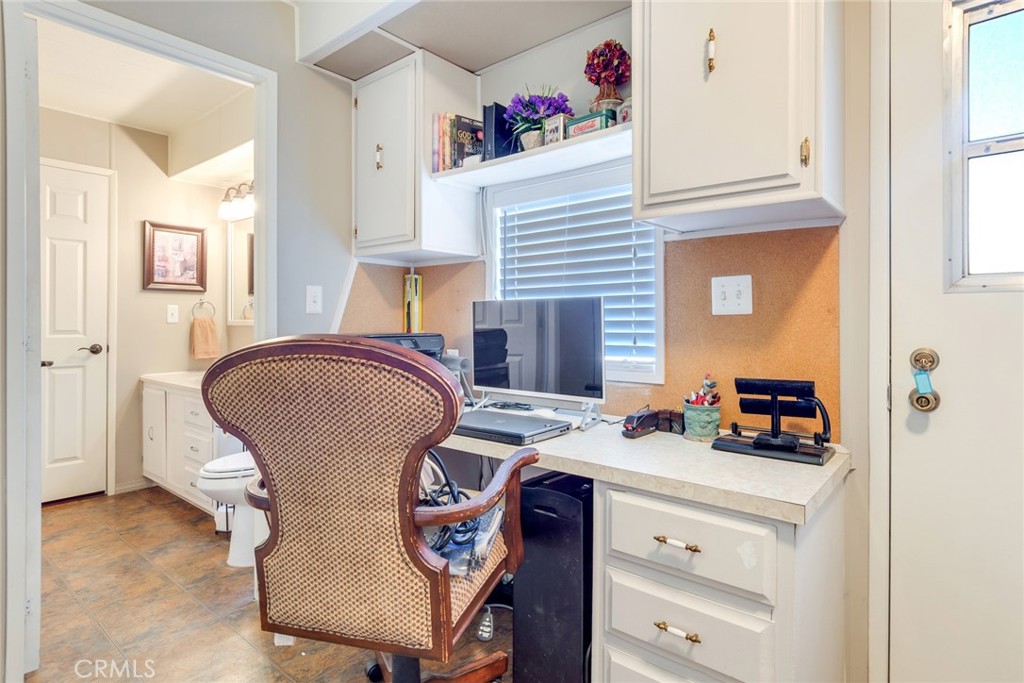 3500 Buchanan Street, Unit 173 Riverside, CA 92503 - Photo 20 of 29 Laundry Room with built in desk area