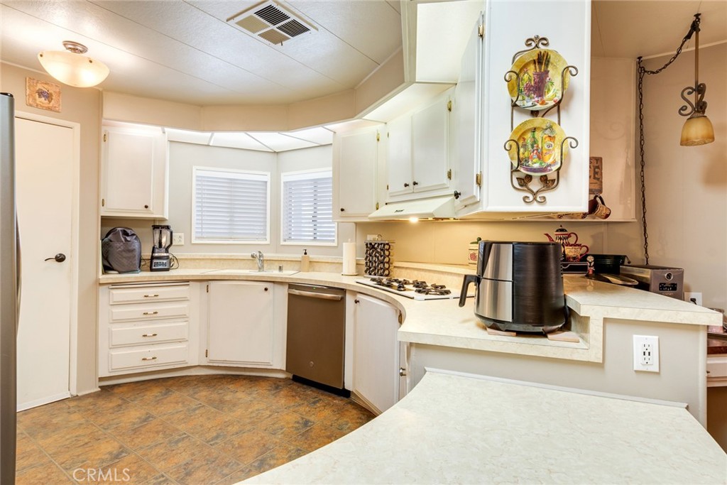 3500 Buchanan Street, Unit 173 Riverside, CA 92503 - Photo 8 of 29 Kitchen view