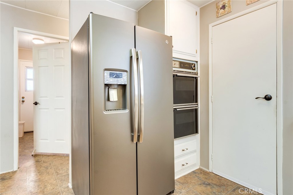 3500 Buchanan Street, Unit 173 Riverside, CA 92503 - Photo 9 of 29 Kitchen with Refrigerator and Oven