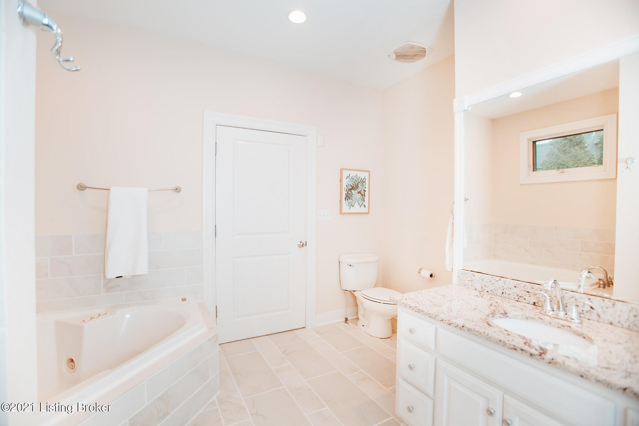 1303 Ridge Pointe Goshen, KY 40026 - Photo 28 of 52 Primary Bathroom