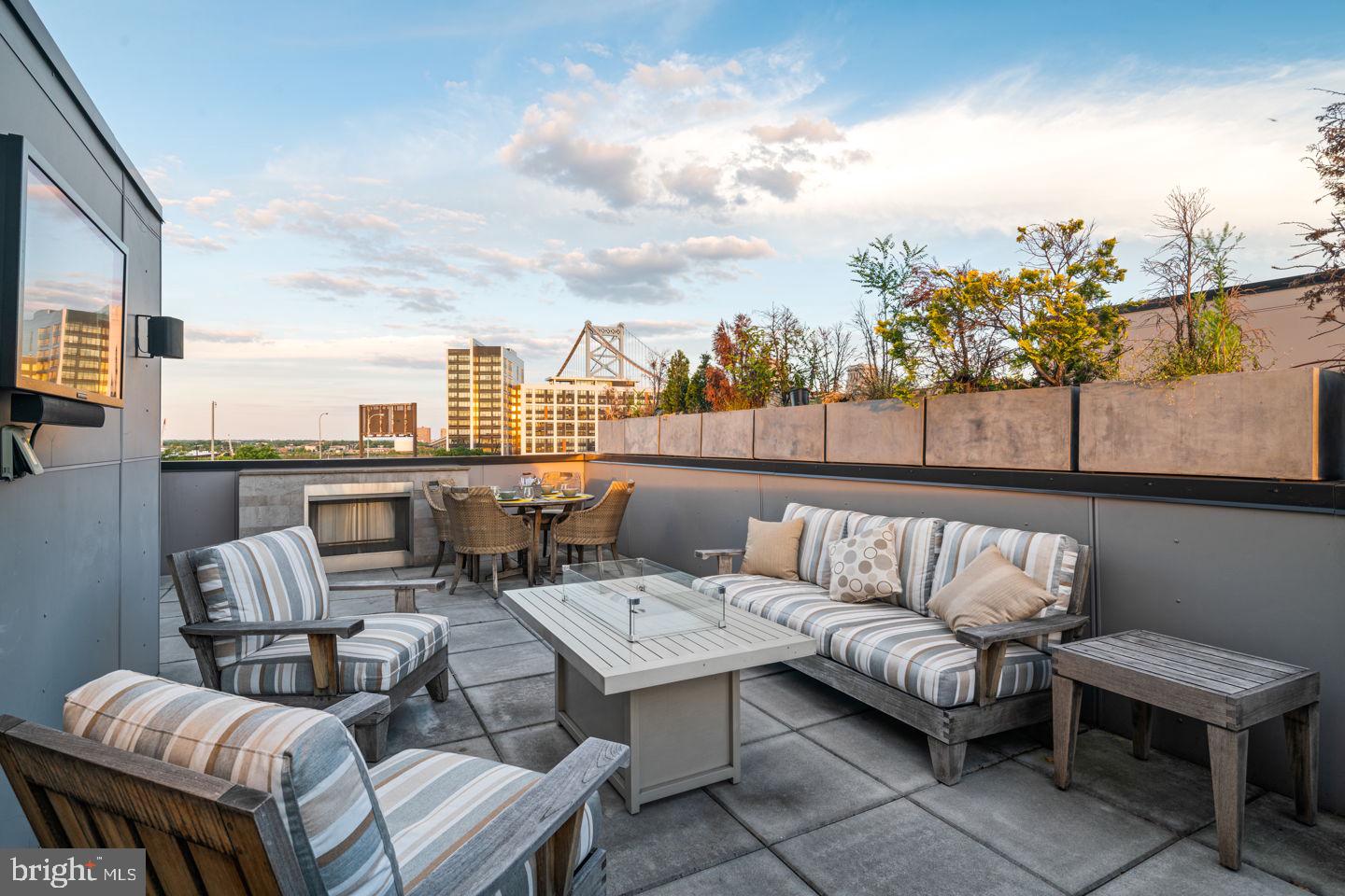 308 North 2nd Street Philadelphia, PA 19106 - Photo 33 of 38