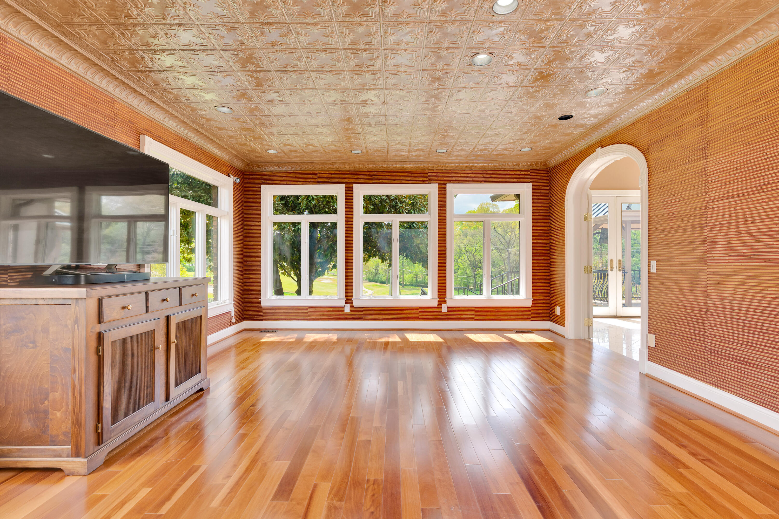 1502 Riverview Oaks Road Chattanooga, TN 37405 - Photo 11 of 21 1502-Riverview-Oaks-Rd-High-Res-Photos-7