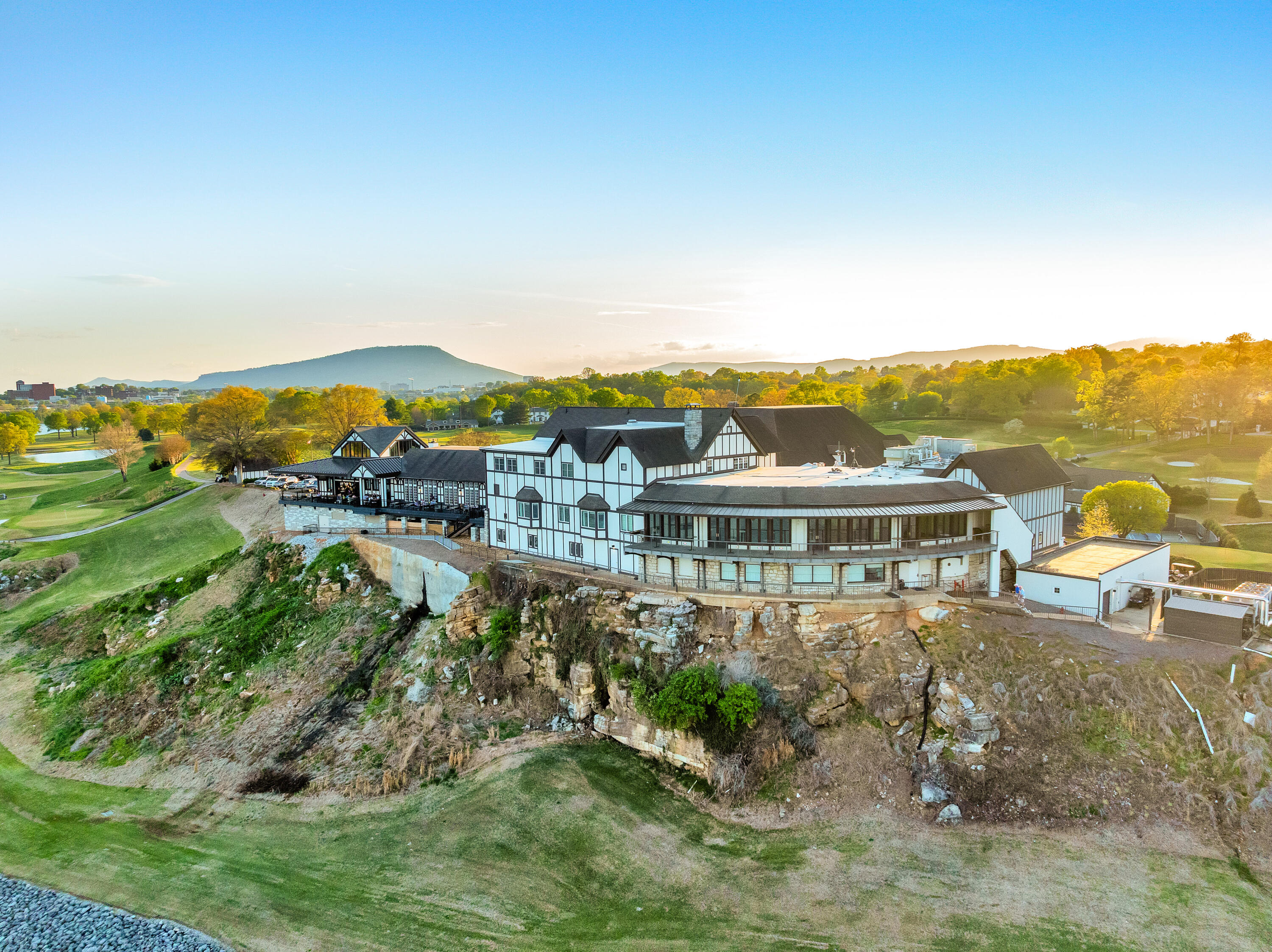 1502 Riverview Oaks Road Chattanooga, TN 37405 - Photo 5 of 21 1502-Riverview-Oaks-Rd-High-Res-Photos-3