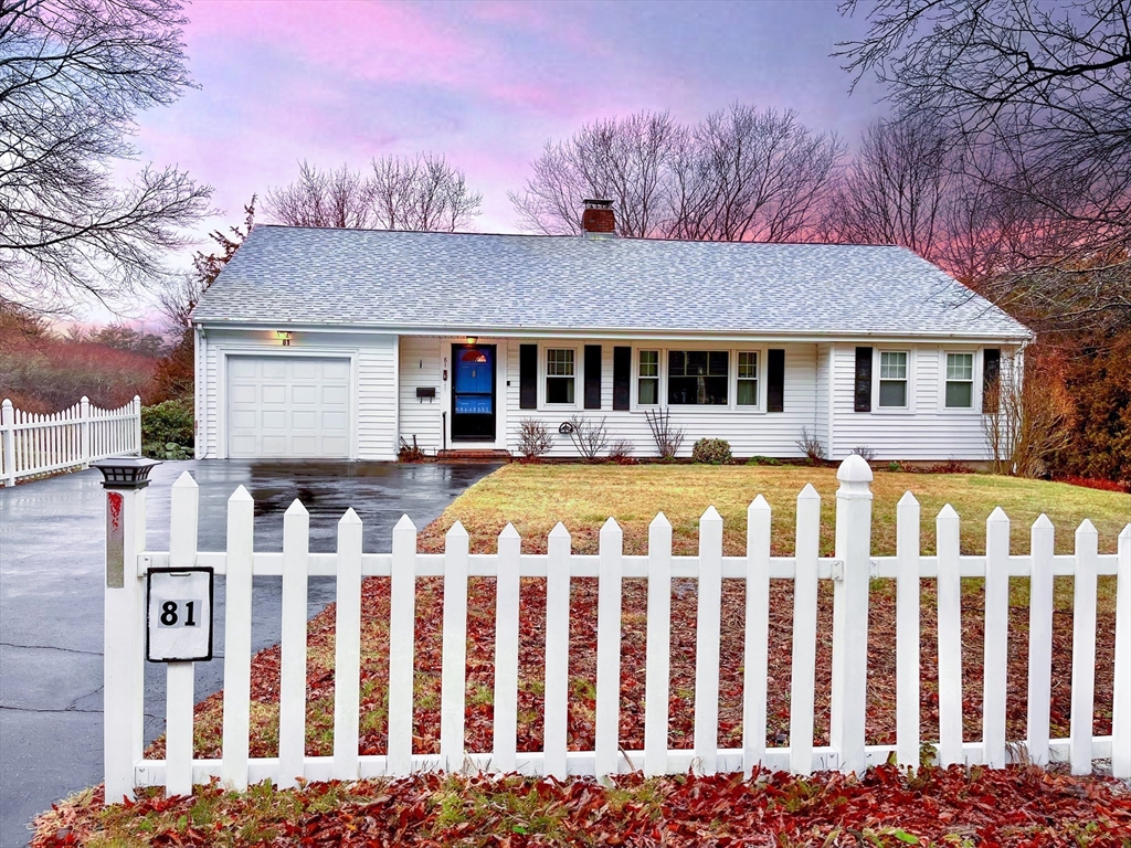 81 Topsfield Road Ipswich, MA 01938 - Photo 1 of 32 a front view of a house with a garden