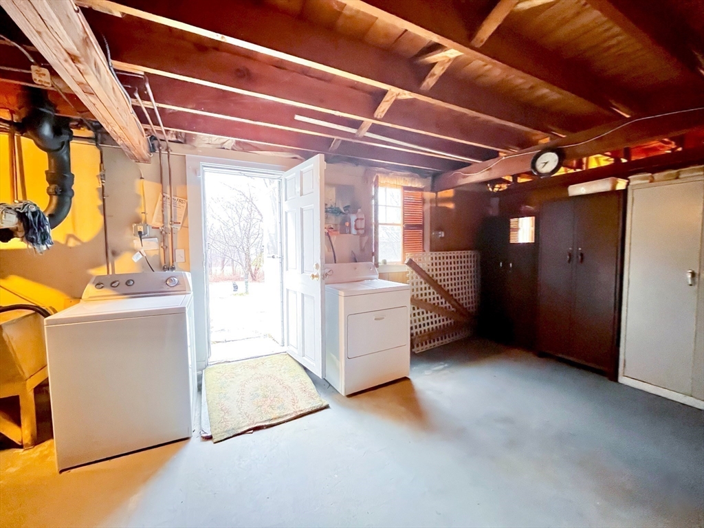 81 Topsfield Road Ipswich, MA 01938 - Photo 20 of 32