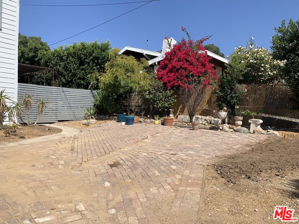 1107 Waterloo Street Los Angeles, CA 90026 - Photo 11 of 20 a view of a backyard of a house