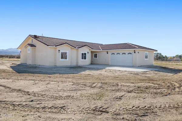 a view of house with a garden