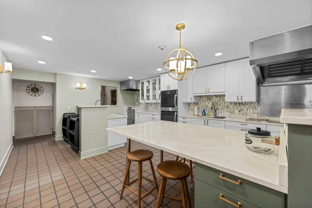 $239,900 | 1666 Coffman Street, Unit 101, Falcon Heights, MN 55108