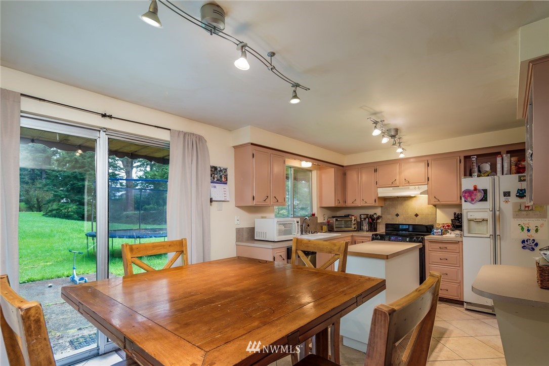 12804 Alexander Road Lynnwood, WA 98087 - Photo 6 of 13 Gallery Image 6
