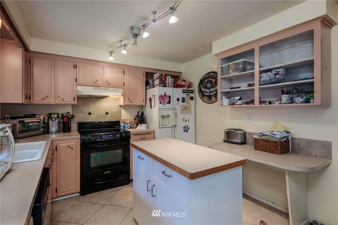 12804 Alexander Road Lynnwood, WA 98087 - Photo 7 of 13 Gallery Image 7