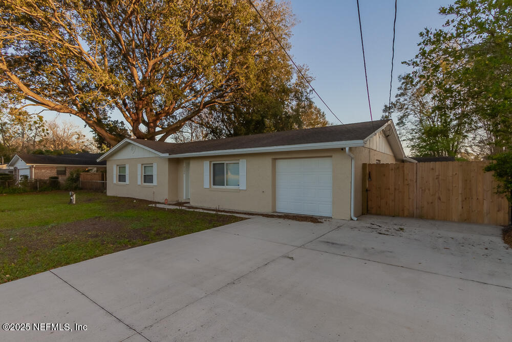 8584 Old Plank Road Jacksonville, FL 32220 - Photo 2 of 33 20250305_old_plank_rd_9631