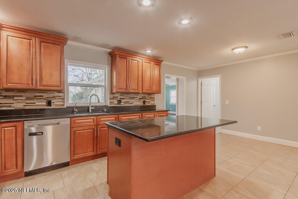 8584 Old Plank Road Jacksonville, FL 32220 - Photo 8 of 33 20250305_old_plank_rd_9415