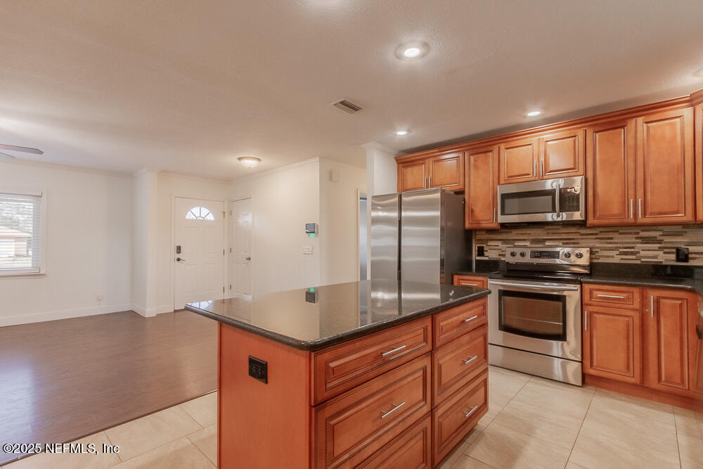 8584 Old Plank Road Jacksonville, FL 32220 - Photo 9 of 33 20250305_old_plank_rd_9409