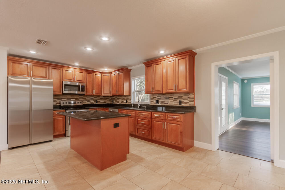 8584 Old Plank Road Jacksonville, FL 32220 - Photo 10 of 33 20250305_old_plank_rd_9403