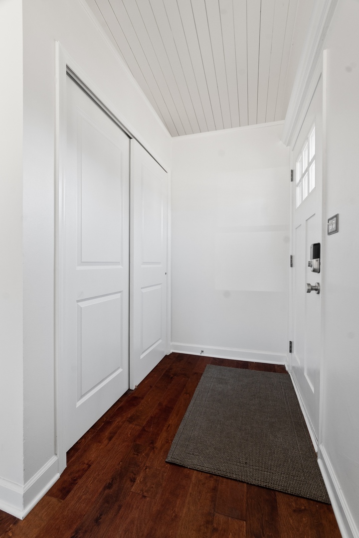 8 Rob Road Mount Prospect, IL 60056 - Photo 3 of 42