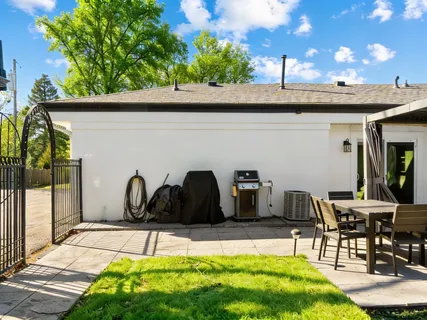 $749,900 | 8 Rob Road, Mount Prospect, IL 60056