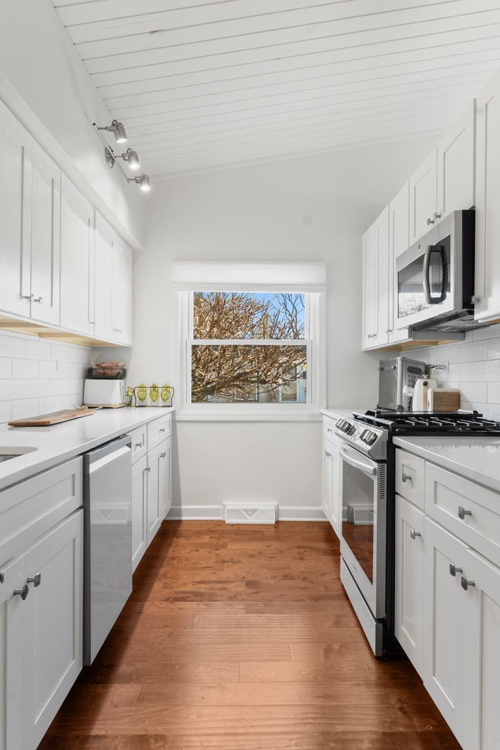 8 Rob Road Mount Prospect, IL 60056 - Photo 9 of 42