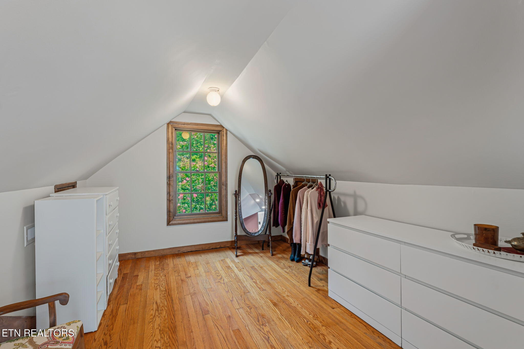 904 Lester Road Knoxville, TN 37920 - Photo 28 of 46 Primary Closet