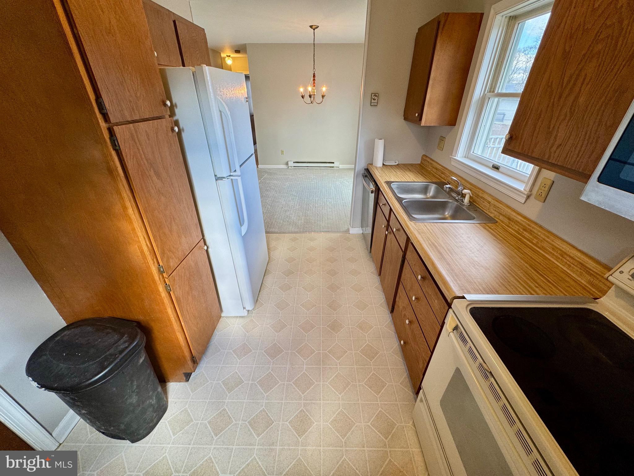 11 Locke Court Newark, DE 19702 - Photo 16 of 28 Kitchen