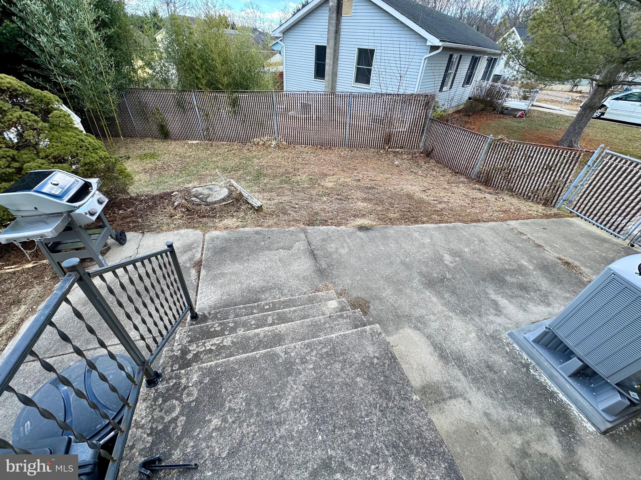 11 Locke Court Newark, DE 19702 - Photo 22 of 28 Side Patio