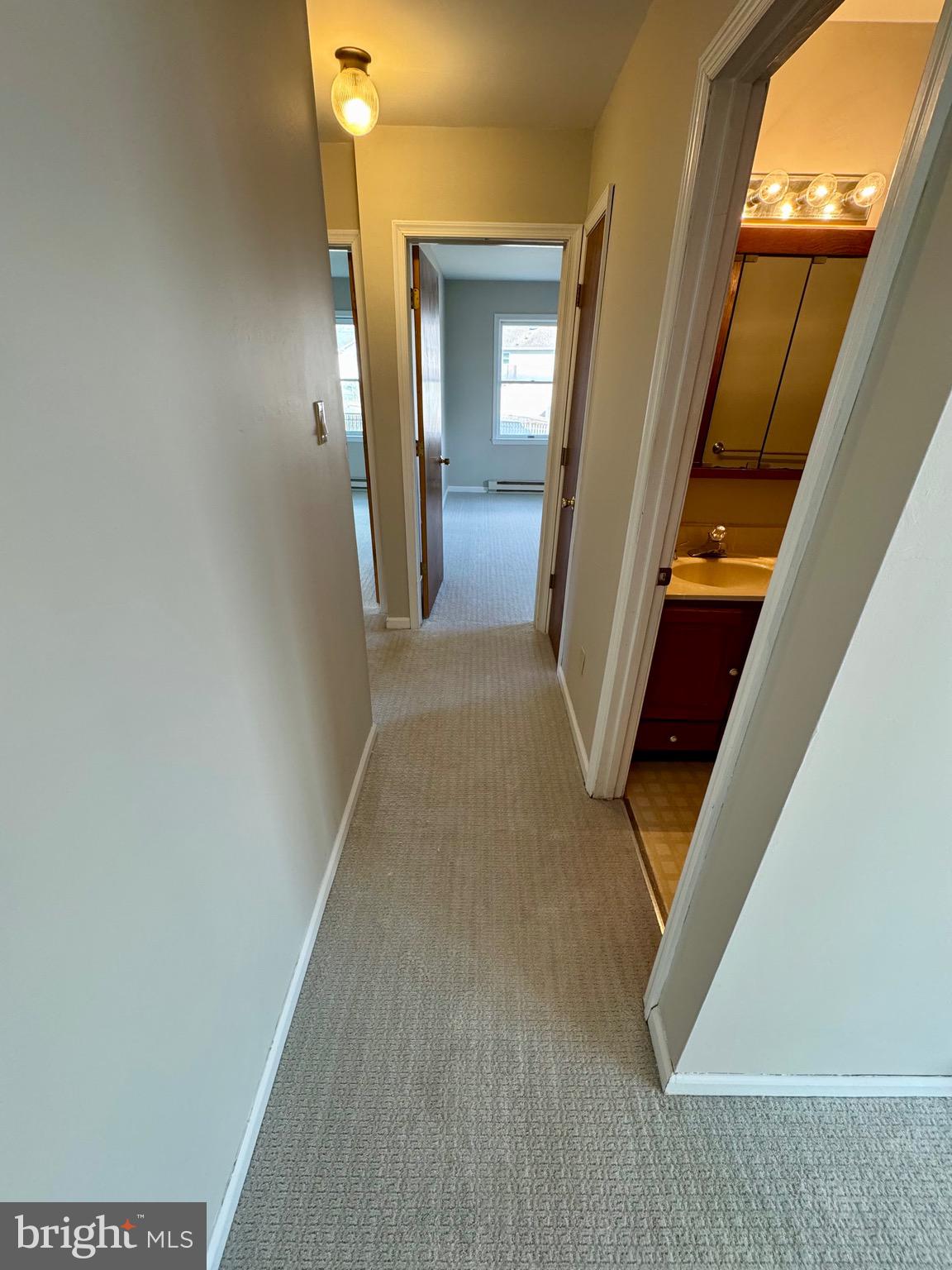 11 Locke Court Newark, DE 19702 - Photo 7 of 28 Hallway
