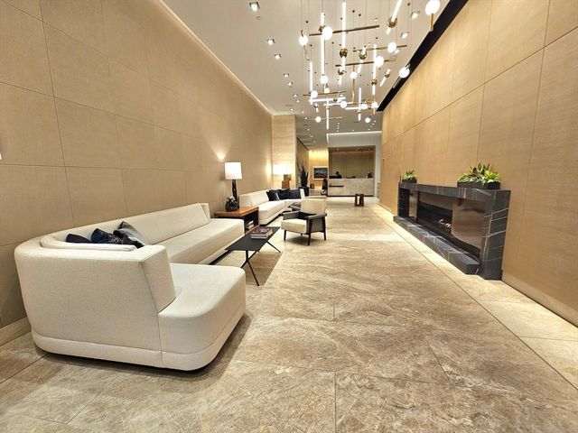 $1,170,000 | 2 Avery Street, Unit PH 1A, Boston, MA 02111