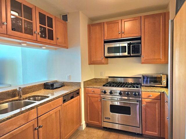 $1,170,000 | 2 Avery Street, Unit PH 1A, Boston, MA 02111