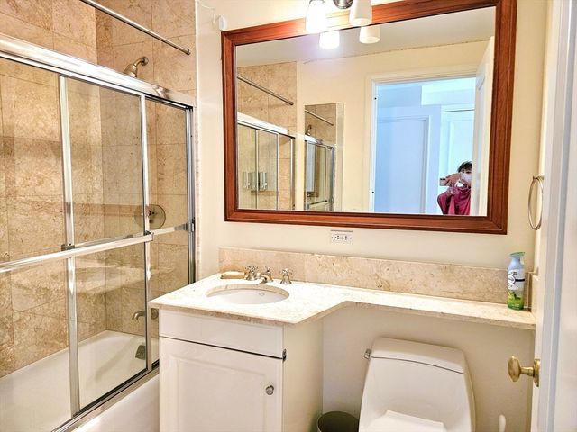 $1,170,000 | 2 Avery Street, Unit PH 1A, Boston, MA 02111