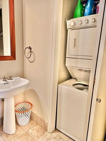 $1,170,000 | 2 Avery Street, Unit PH 1A, Boston, MA 02111