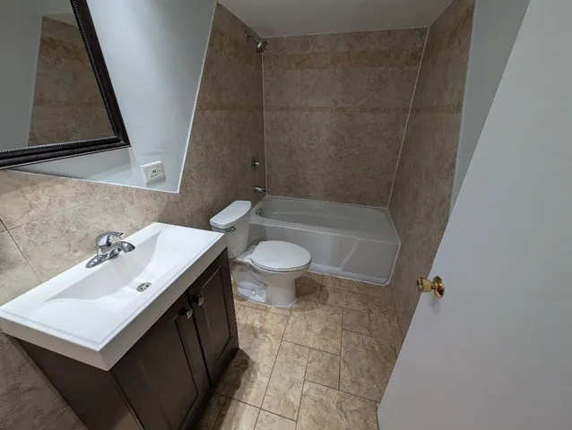 $1,575 | 17515 Sandalwood Drive, Unit 303, Tinley Park, IL 60477