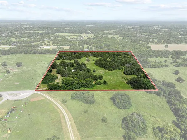 $325,000 | 252 Meadow Lake Estates Road, Denison, TX 75021