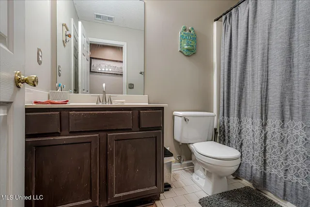 $305,000 | 4978 Graham Lake Drive, Olive Branch, MS 38654