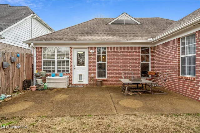 $305,000 | 4978 Graham Lake Drive, Olive Branch, MS 38654