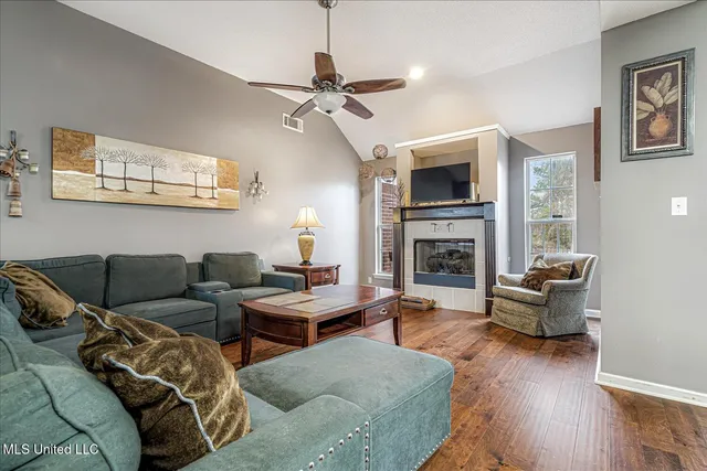 $305,000 | 4978 Graham Lake Drive, Olive Branch, MS 38654