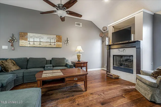 $305,000 | 4978 Graham Lake Drive, Olive Branch, MS 38654