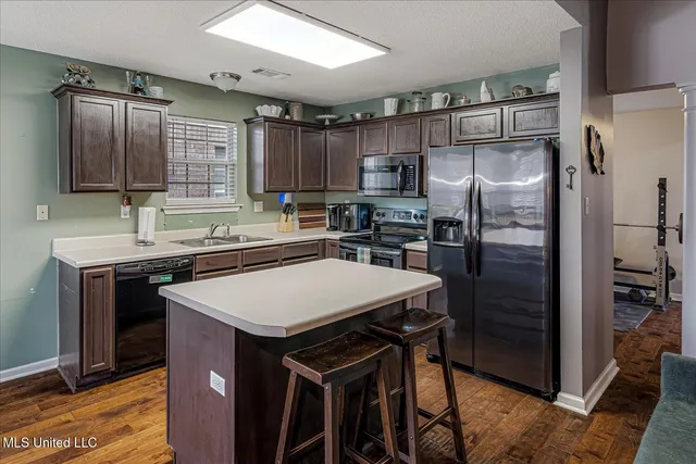 $305,000 | 4978 Graham Lake Drive, Olive Branch, MS 38654