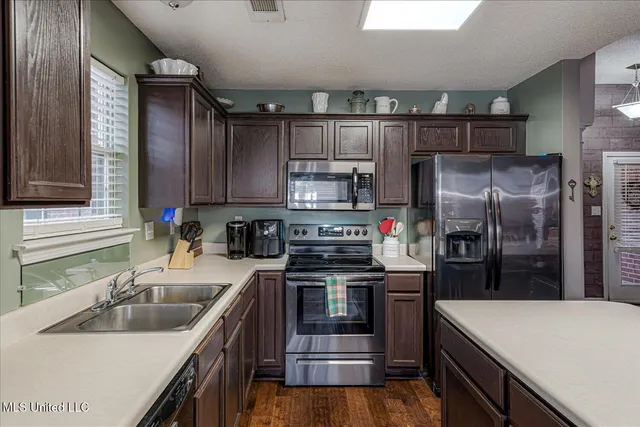 $305,000 | 4978 Graham Lake Drive, Olive Branch, MS 38654