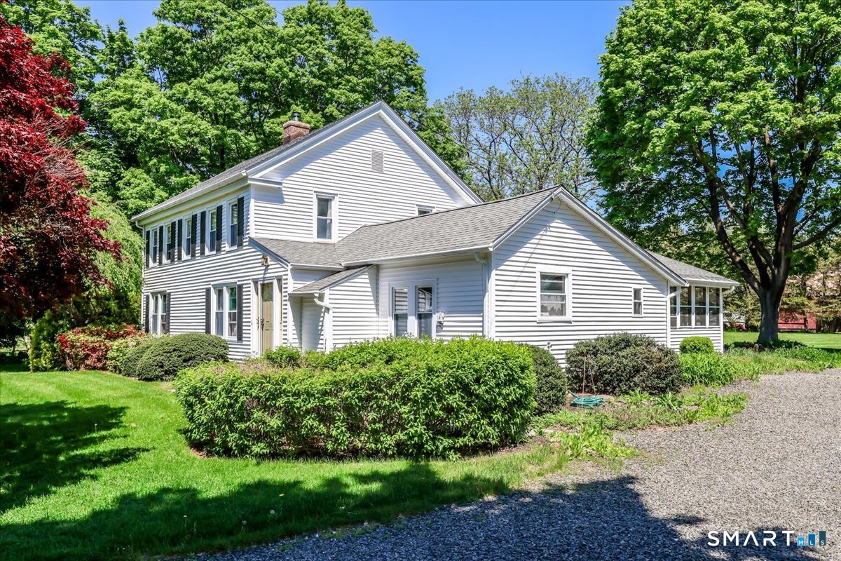 199 Berkshire Road Newtown, CT 06482 - Photo 2 of 40