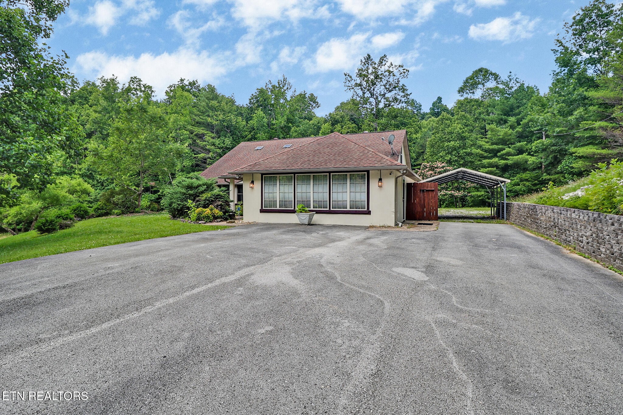 395 Ashley Lane Oneida, TN 37841 - Photo 2 of 40