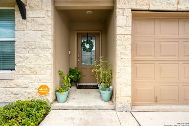 $1,750 | 6417 Hoffman Plain, San Antonio, TX 78252