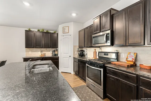 $1,750 | 6417 Hoffman Plain, San Antonio, TX 78252