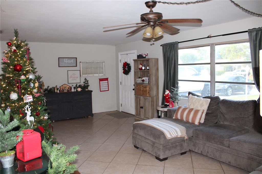 11364 79th Avenue Seminole, FL 33772 - Photo 5 of 28 a living room with furniture and flowers