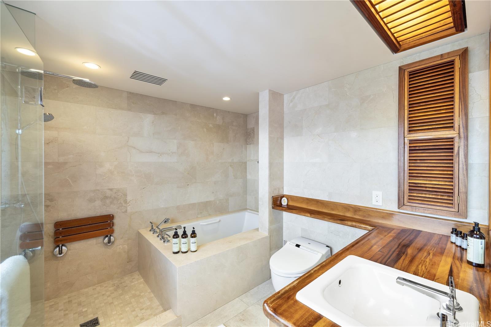 3165 Diamond Head Road, Unit 4 Honolulu, HI 96815 - Photo 20 of 25 a bathroom with a bathtub and a shower