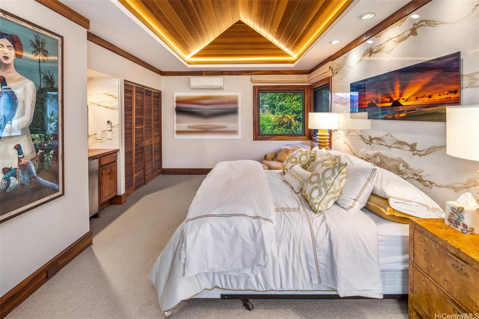 3165 Diamond Head Road, Unit 4 Honolulu, HI 96815 - Photo 21 of 25 a bed sitting in a bedroom next to a window